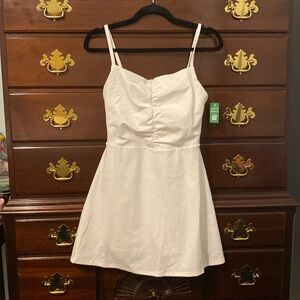 Super cute gapfit white athletic dress size medium